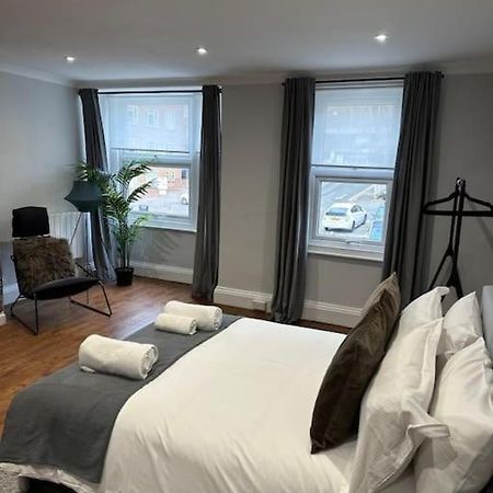 High Wycombe Centre- 2 Bed Flat Apartment Екстериор снимка