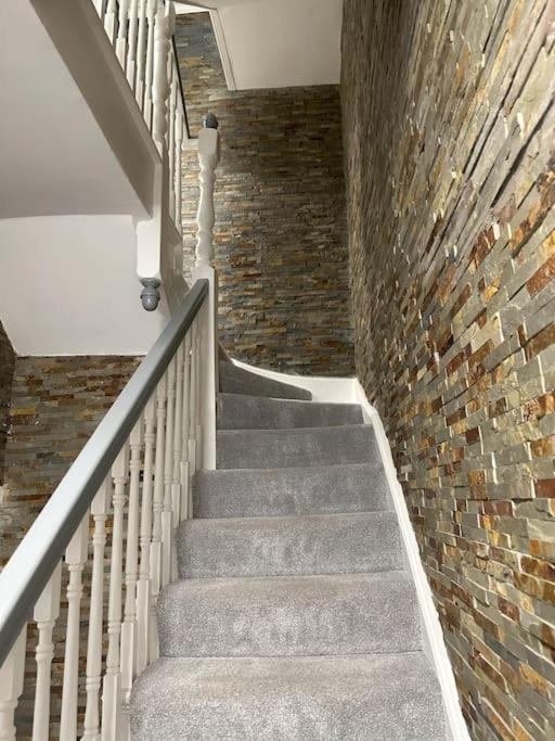 High Wycombe Centre- 2 Bed Flat Apartment Екстериор снимка